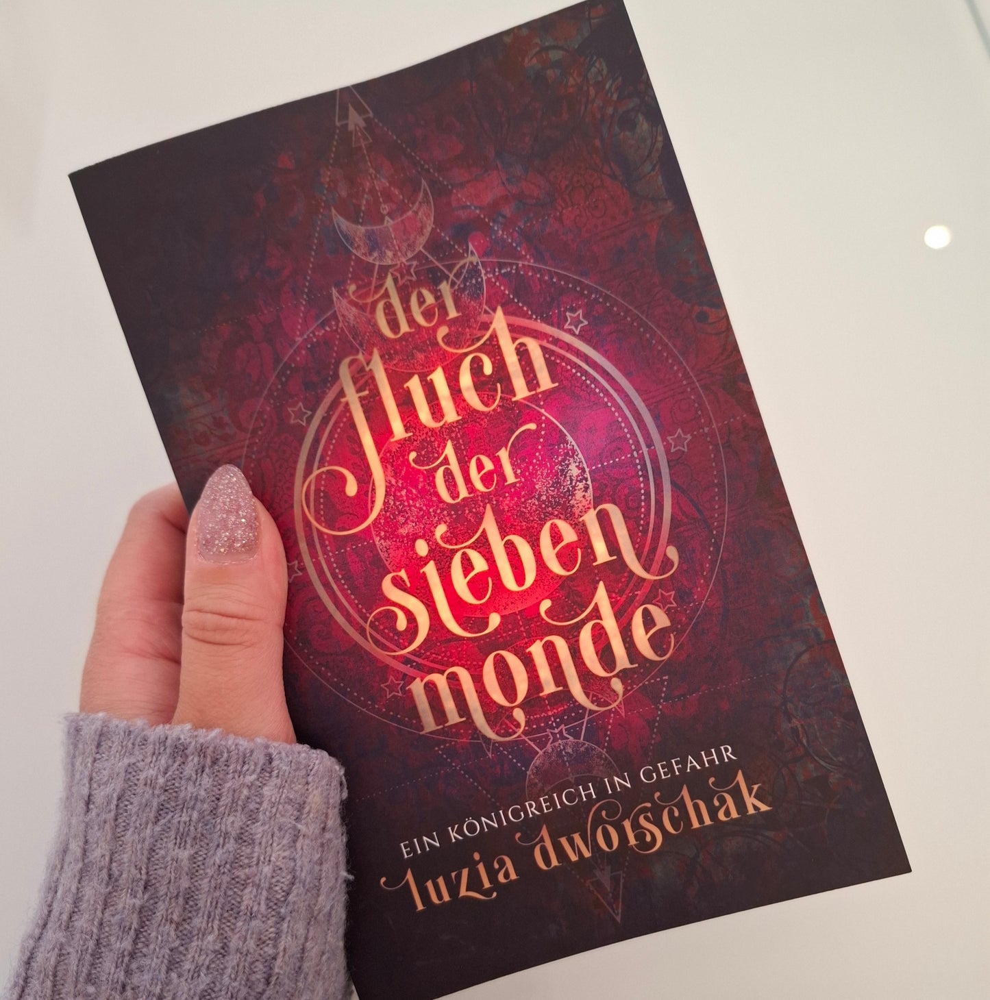 Taschenbuch "Der Fluch der sieben Monde - Ein Königreich in Gefahr" (Band 1)
