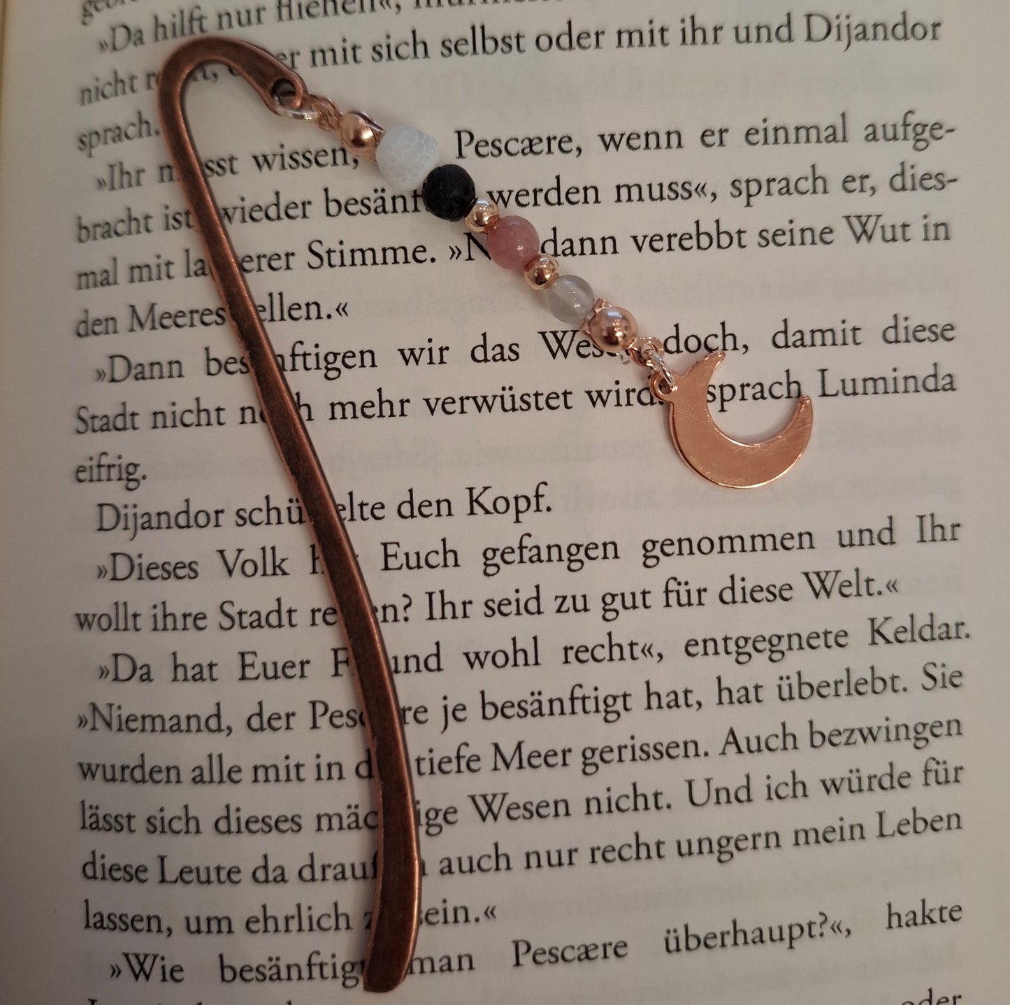 Schmucklesezeichen "Der Fluch der sieben Monde - Ein Krieg mit den Elfen"