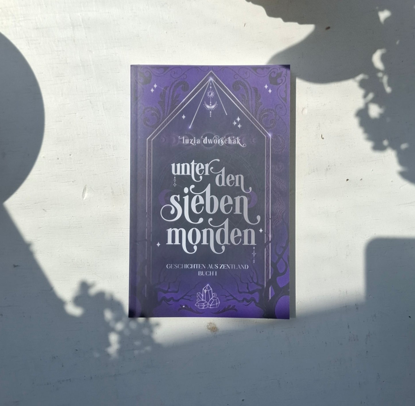 Taschenbuch "Unter den sieben Monden: Geschichten aus Zentland"