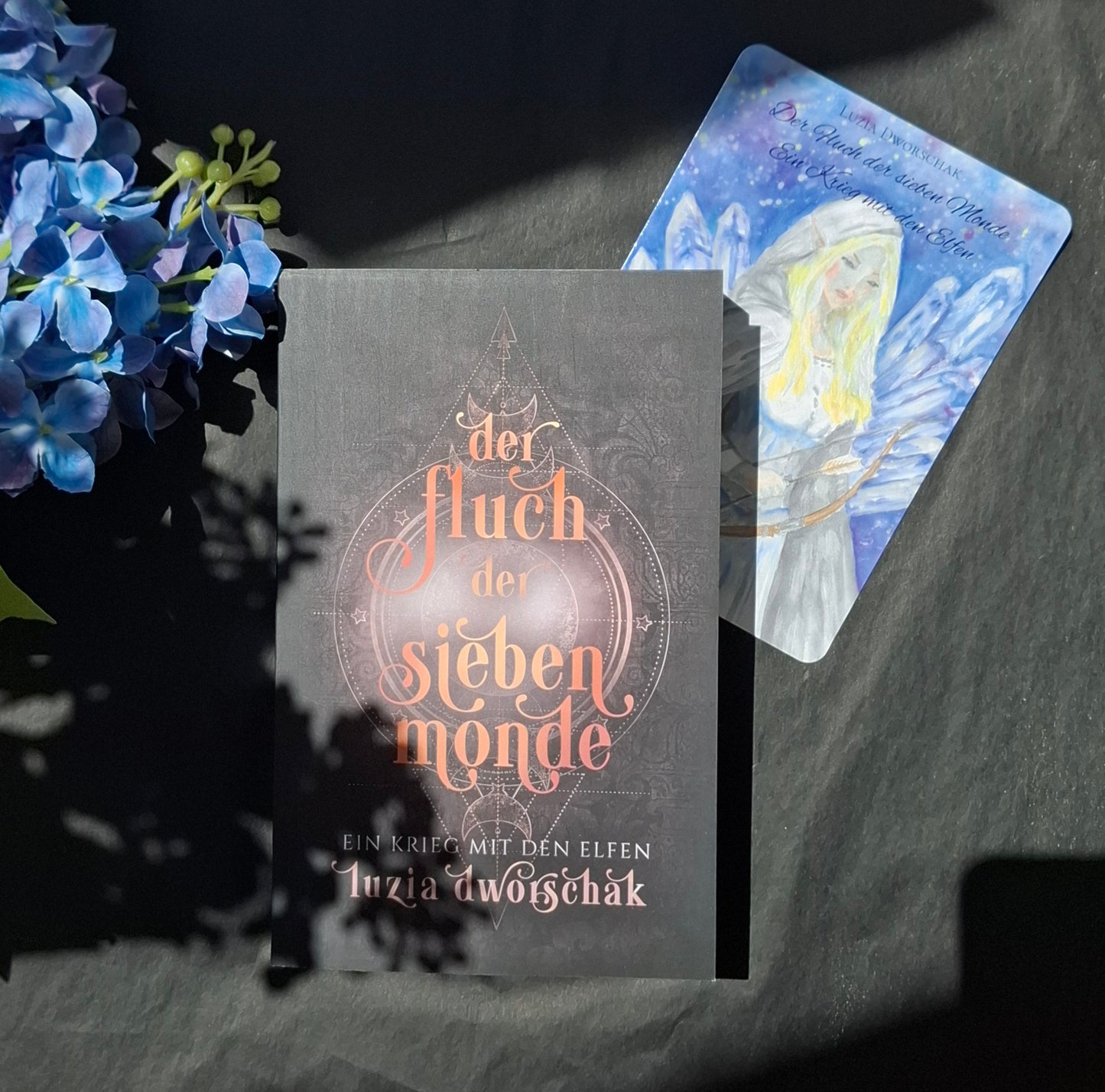 Taschenbuch "Der Fluch der sieben Monde: Ein Krieg mit den Elfen" (Band 3)
